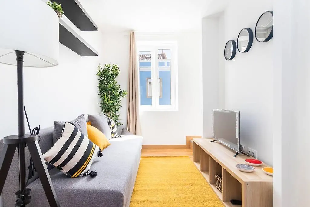 Lisbon Hill House - No. 589C Apartment