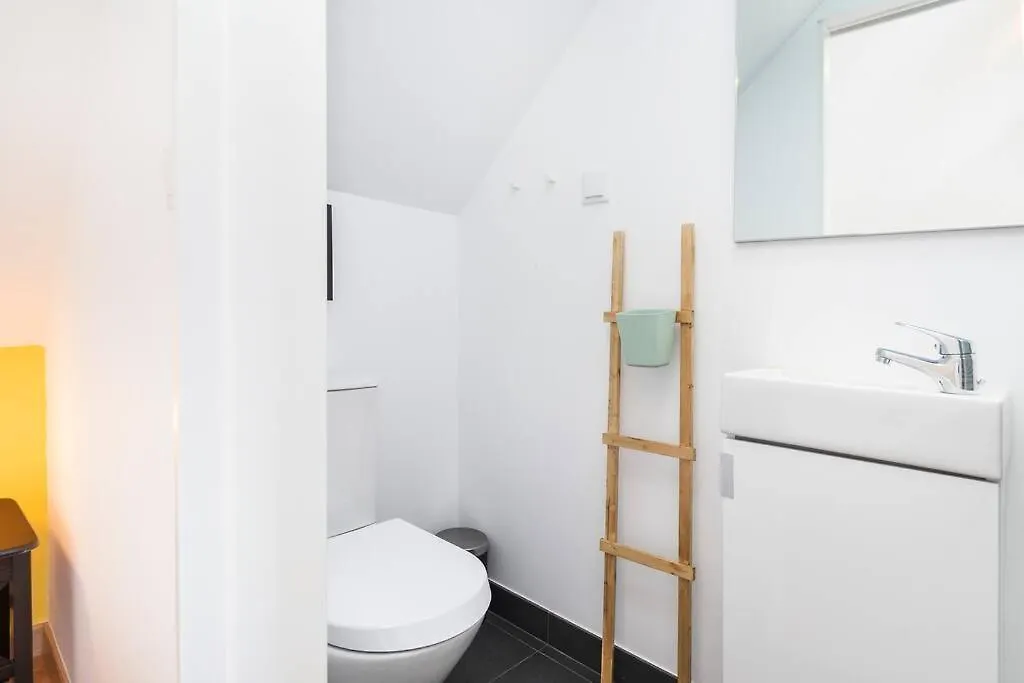 Lisbon Hill House - No. 589C Apartment