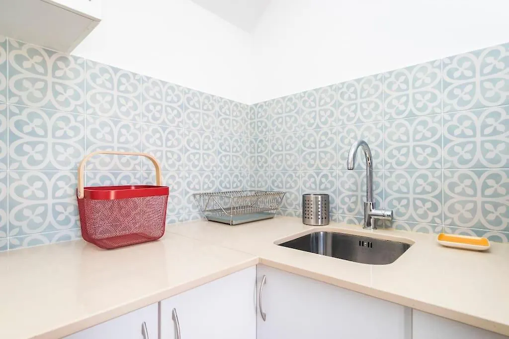 Lisbon Hill House - No. 589C Apartment