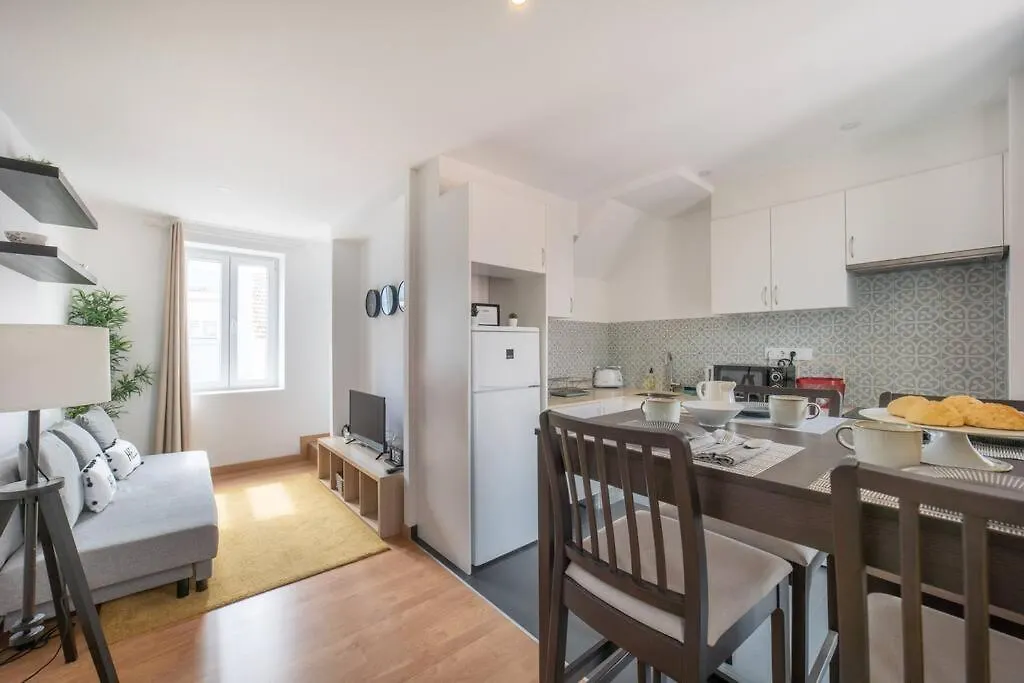 Lisbon Hill House - No. 589C Apartment