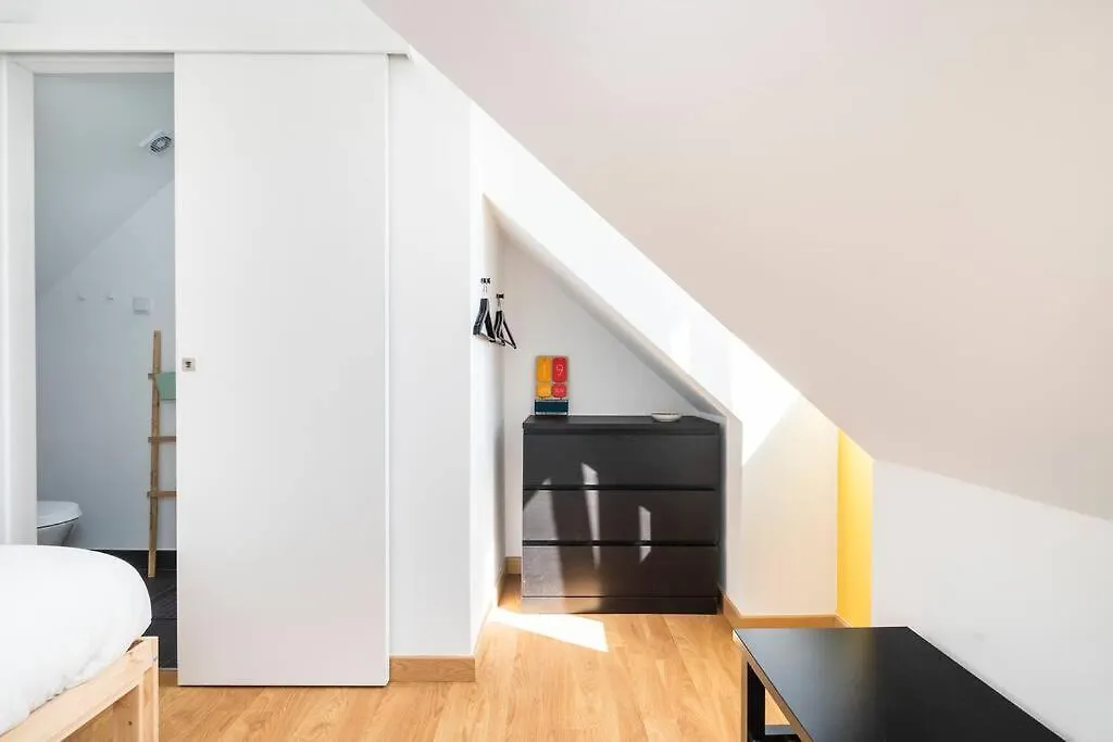Lisbon Hill House - No. 589C Apartment