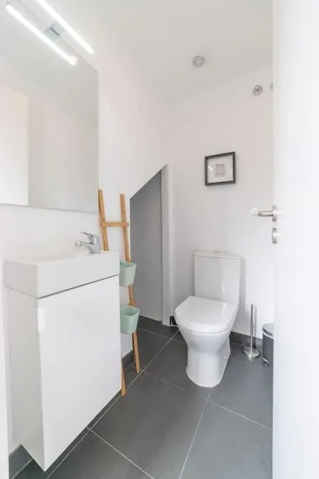 Lisbon Hill House - No. 589C Apartment